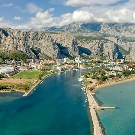 Nice Apt For 8 Persons-close To The Sandy Beaches *