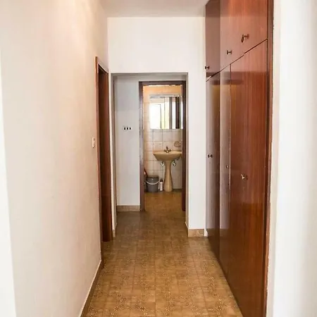 Nice Apt For 8 Persons-close To The Sandy Beaches *