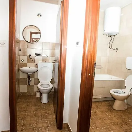 Nice Apt For 8 Persons-close To The Sandy Beaches * Duće